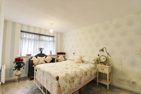 2 Blaenwern Drive, Halesowen, B63 2PX
