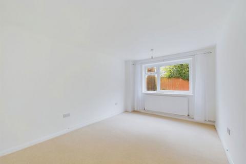 10, Hanover Court York Close, Horsham, RH13 5PG