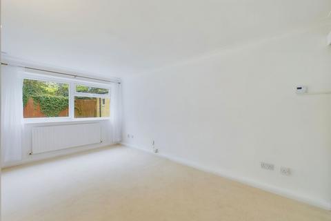 10, Hanover Court York Close, Horsham, RH13 5PG