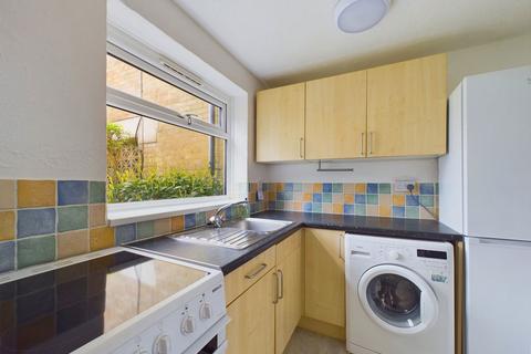 10, Hanover Court York Close, Horsham, RH13 5PG