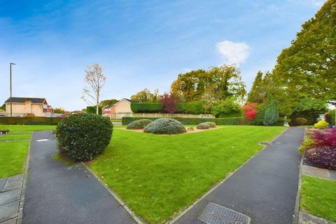 10, Hanover Court York Close, Horsham, RH13 5PG