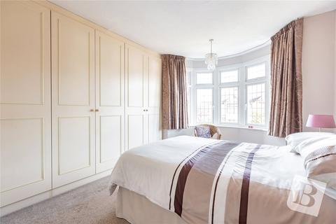 5 Ashlyn Grove, Hornchurch, RM11 2EG