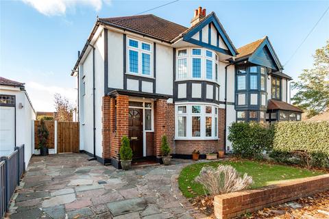 5 Ashlyn Grove, Hornchurch, RM11 2EG