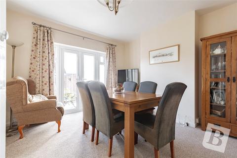 5 Ashlyn Grove, Hornchurch, RM11 2EG