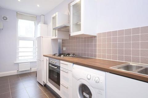 19c Dunlace Road, London, E5 0NF