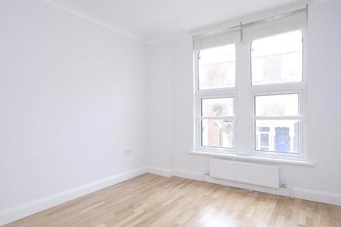 19c Dunlace Road, London, E5 0NF