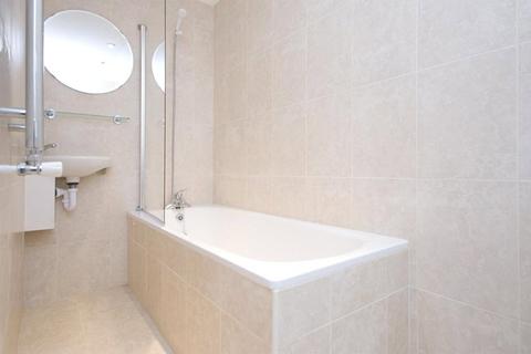 19c Dunlace Road, London, E5 0NF