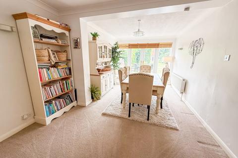 3 bedroom semi-detached house to rent, Wraysbury, Berkshire