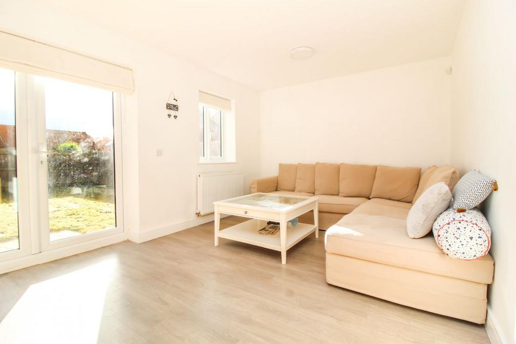 Seaforth Gardens, Bedford 3 bed semidetached house for sale £325,000