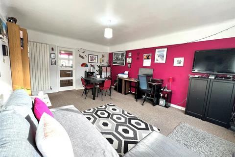 Flat 4, 95 Ennisdale Drive, Wirral, CH48 9UF