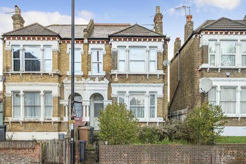 104b Catford Hill, London, SE6 4PU