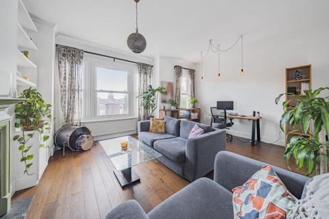 104b Catford Hill, London, SE6 4PU