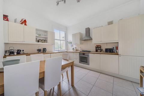 104b Catford Hill, London, SE6 4PU