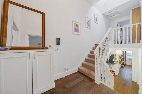104b Catford Hill, London, SE6 4PU