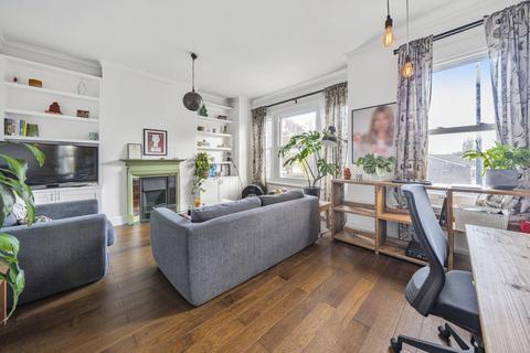 104b Catford Hill, London, SE6 4PU