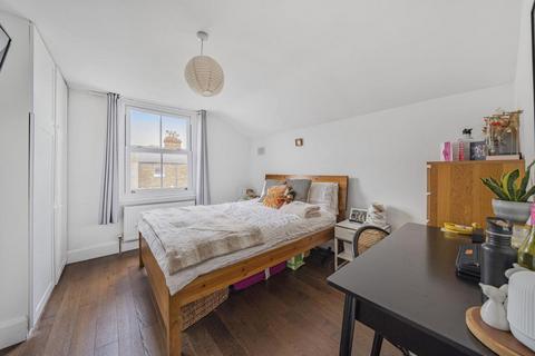 104b Catford Hill, London, SE6 4PU