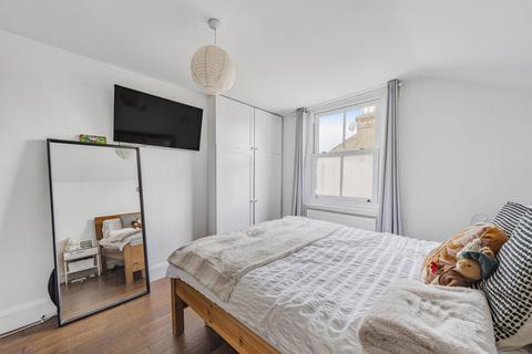104b Catford Hill, London, SE6 4PU