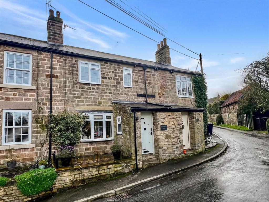 Sicklinghall, The Crescent, Wetherby, LS22 2 bed cottage for sale - £ ...