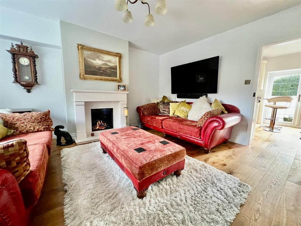 Sicklinghall, The Crescent, Wetherby, LS22 2 bed cottage for sale £