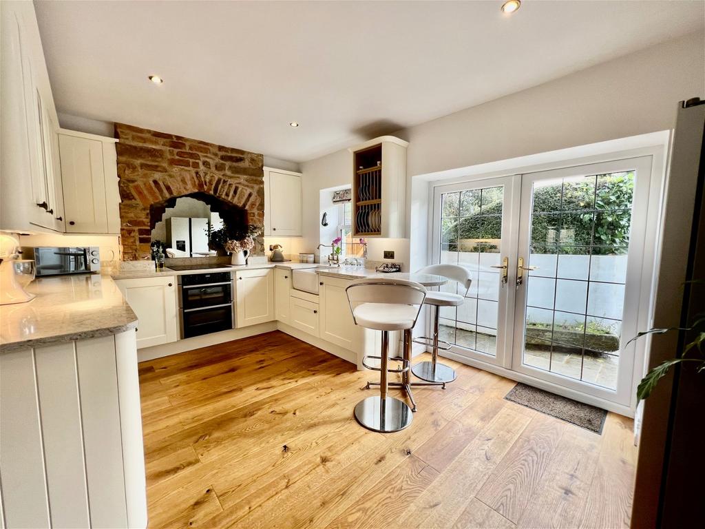 Sicklinghall, The Crescent, Wetherby, LS22 2 bed cottage for sale £