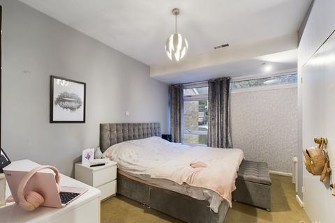 15 Hollywoods, Croydon, CR0 9JG