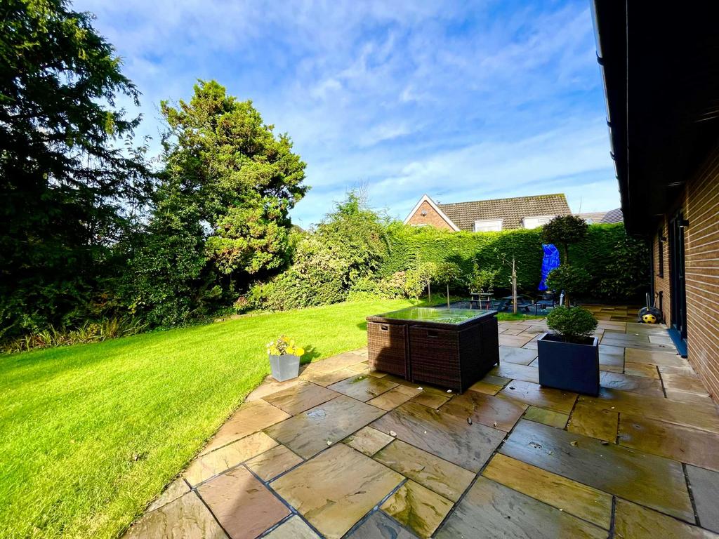 Fiveways Springfield Lane, Eccleston 5 bed detached house for sale £