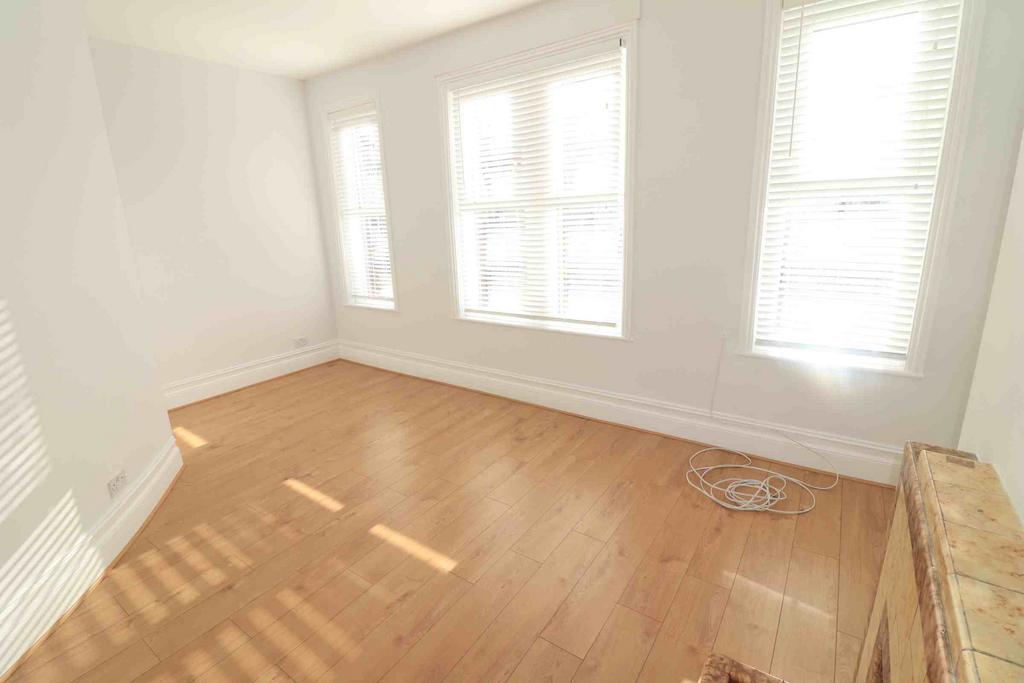 Sydenham Road, Sydenham 2 bed flat to rent £1,500 pcm (£346 pw)