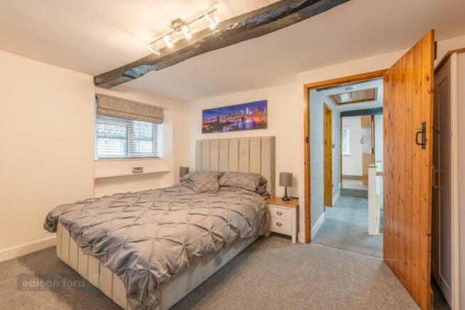 Bedroom master 2