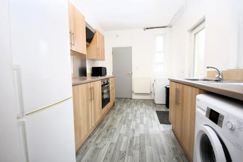 4 bedroom terraced house to rent - Shelley Road, Preston PR2