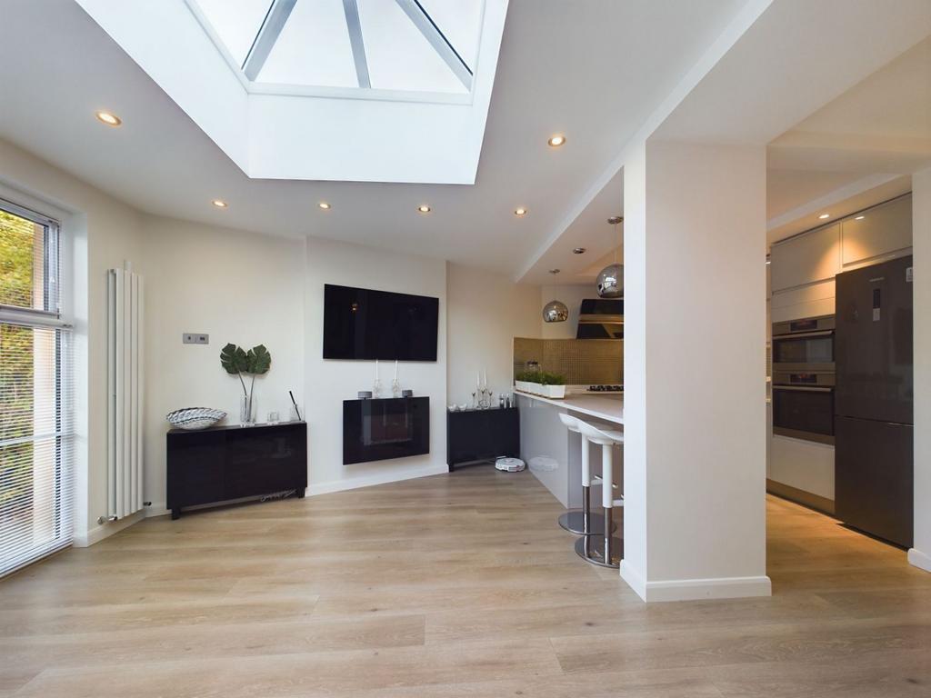 Open plan kitchen/lounge/dining area