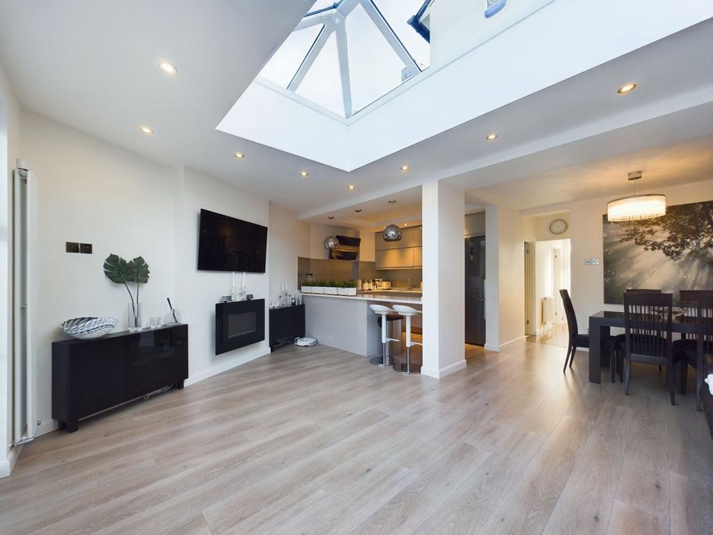 Open plan kitchen/lounge/dining area