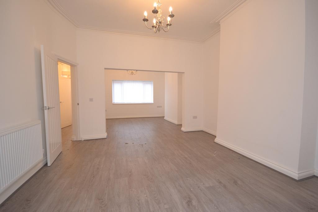 Gidlow Lane, Wigan, WN6 4 bed terraced house to rent £1,050 pcm (£242 pw)