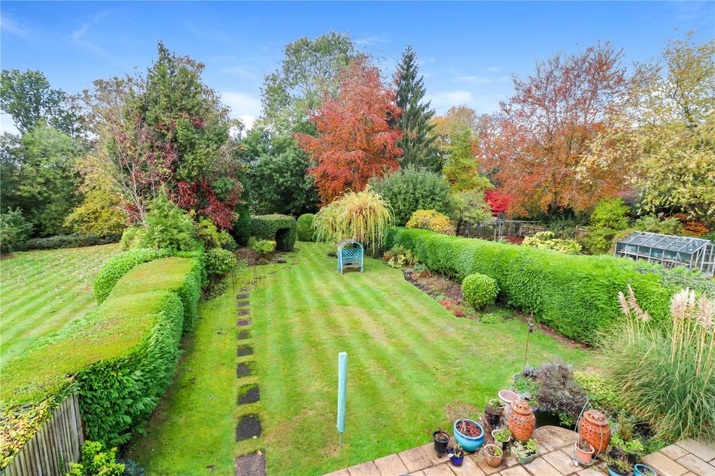 Cassiobury Drive, Cassiobury, Watford, Hertfordshire, WD17 4 bed
