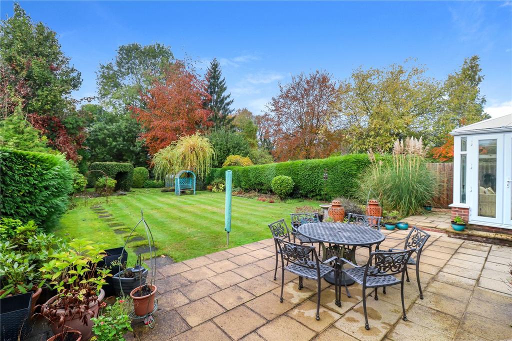 Cassiobury Drive, Cassiobury, Watford, Hertfordshire, WD17 4 bed