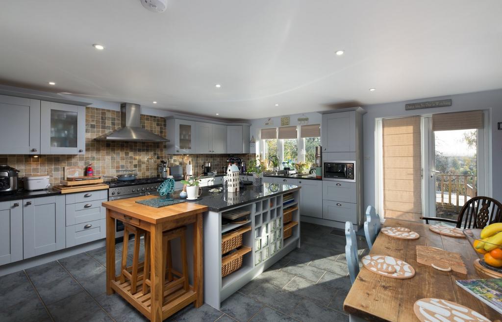 West Hill, Wincanton, Somerset, BA9 6 bed detached house for sale £