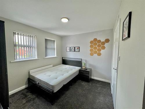 Room 2, En-suite room, double very spacious