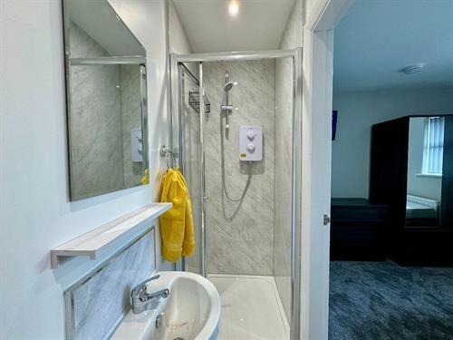 Room 2, En-suite room, double very spacious