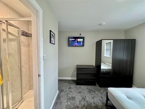 Room 2, En-suite room, double very spacious