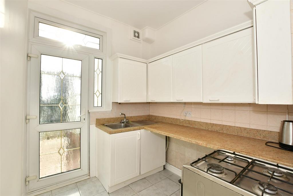 Lambourne Road Ilford Essex 3 Bed Terraced House For Sale £500 000