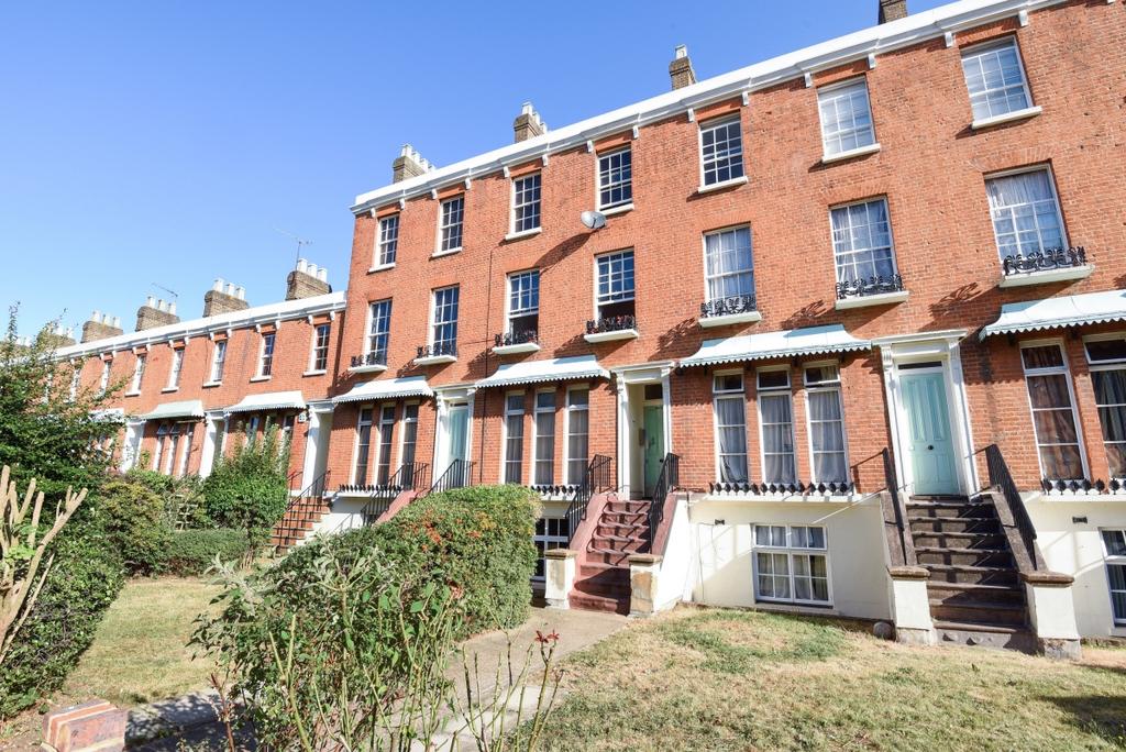 Clifton Crescent Peckham SE15 2 bed flat to rent £1,900 pcm (£438 pw)