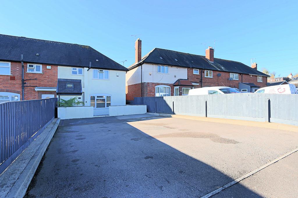 Hungarton Boulevard, Leicester, LE5 3 bed end of terrace house for sale £300,000