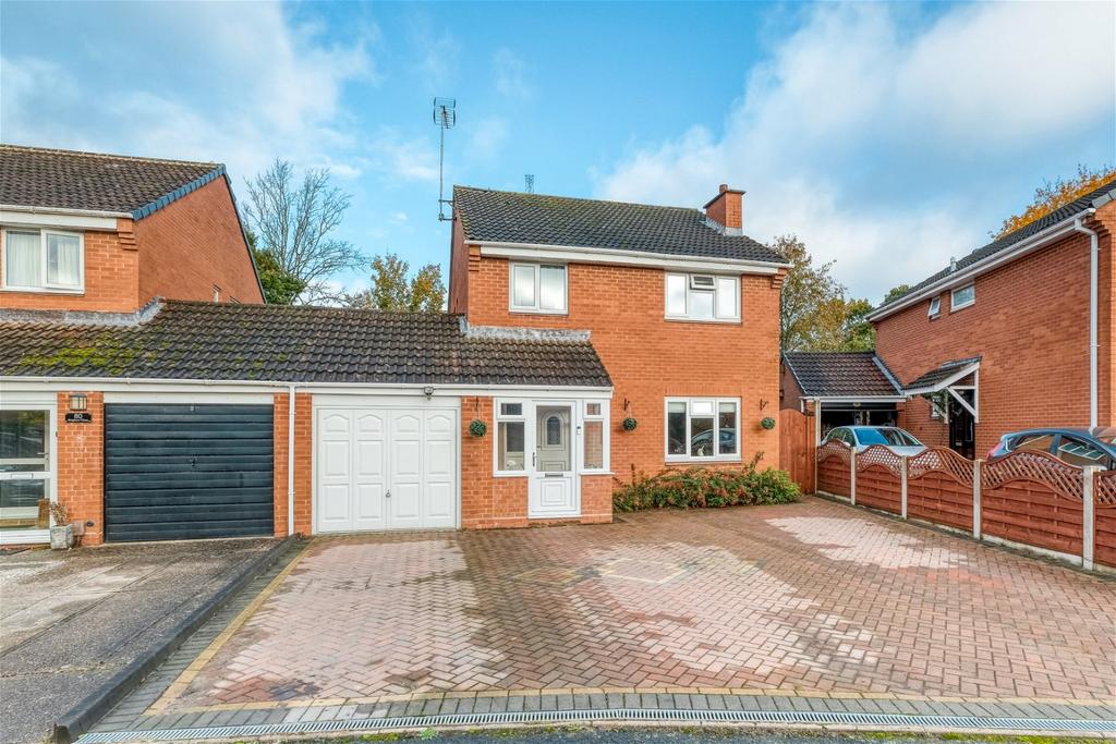 Kingham Close, Winyates Green, Redditch B98 0SB 4 bed detached house £385,000