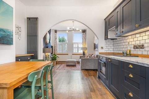 121 Torridon Road, London, SE6 1RG