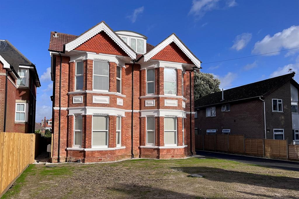 Southbourne Studio to rent £850 pcm (£196 pw)
