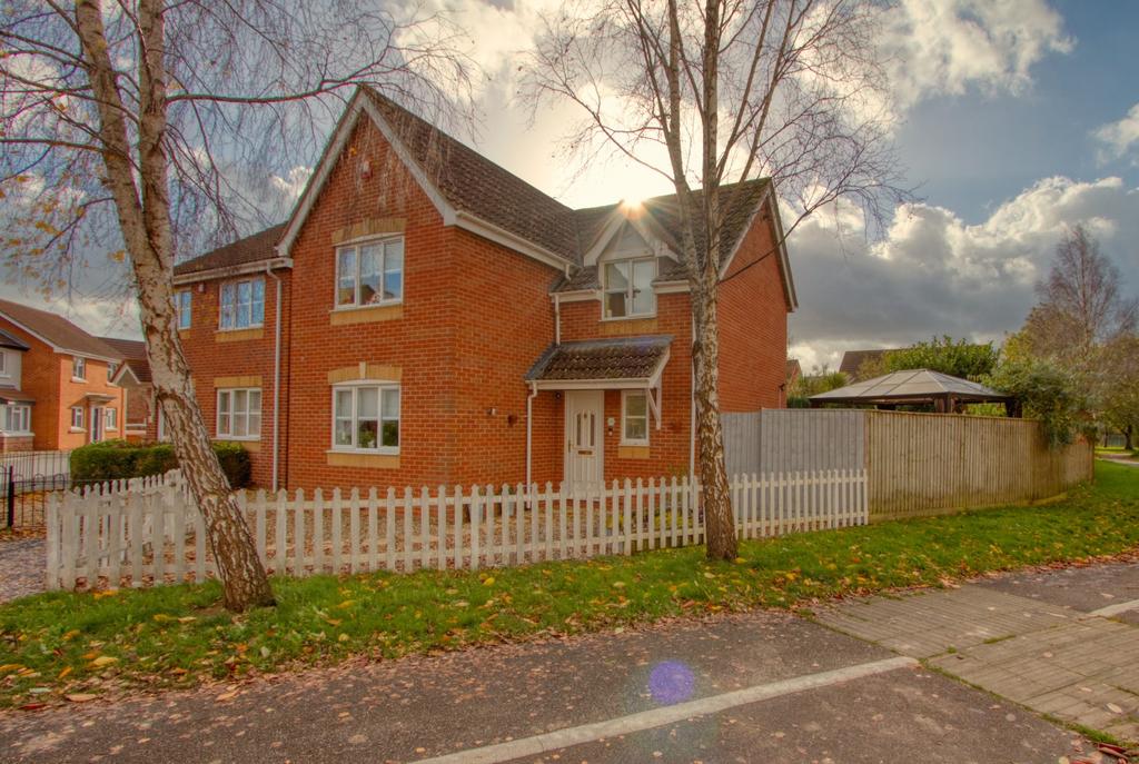 15 Summerleaze Crescent, Taunton 4 bed detached house for sale £375,000