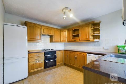 4 bedroom end of terrace house for sale, London Road, Milton Keynes MK5