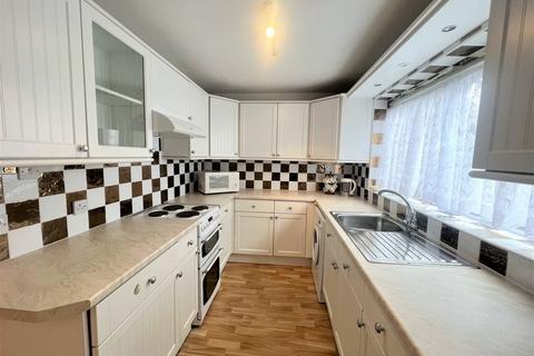2 bedroom ground floor flat to rent, Westwood Court, Barnsley, S70 2LT