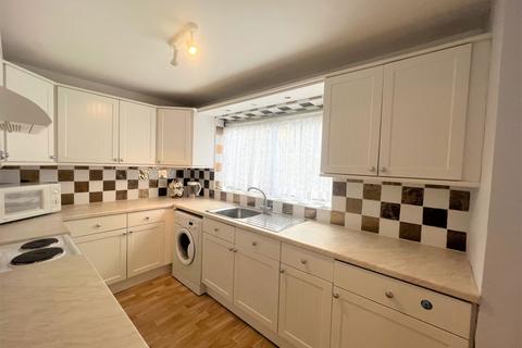 2 bedroom ground floor flat to rent, Westwood Court, Barnsley, S70 2LT