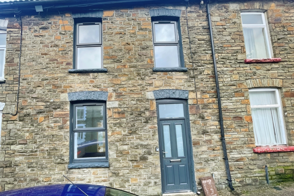 Grover Street, Graig, Pontypridd, CF37 1LD 3 bed terraced house for