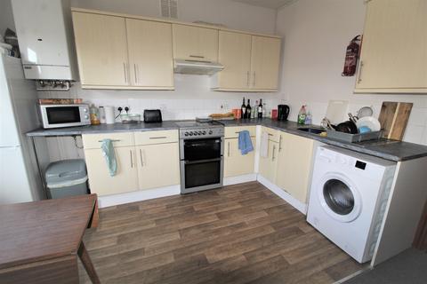 4 bedroom flat to rent, 33A South Road, West Bridgford, Nottingham, NG2 7AG